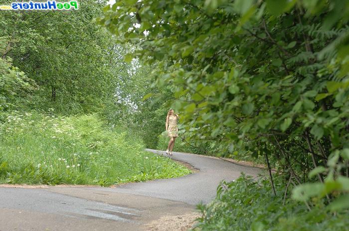 16P Nude cutie tinkles on the shoulder of country road