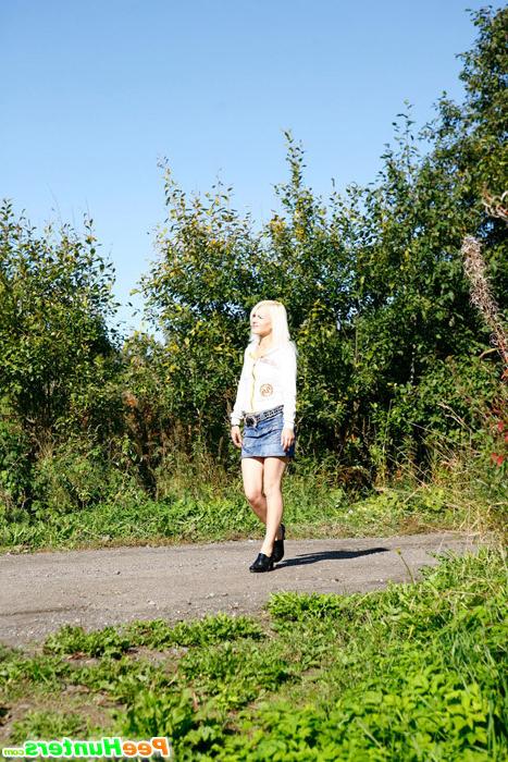 16P Blonde cutie tinkles on the shoulder of country road