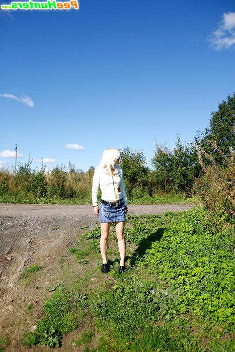 16P Blonde cutie tinkles on the shoulder of country road
