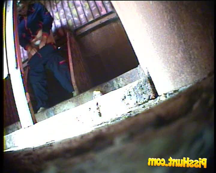 14P Old and young pissers tinkling in front of spy cam 