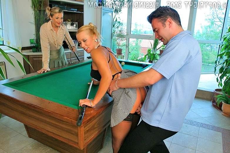 19P Game of pool turns into a steamy pissing threesome