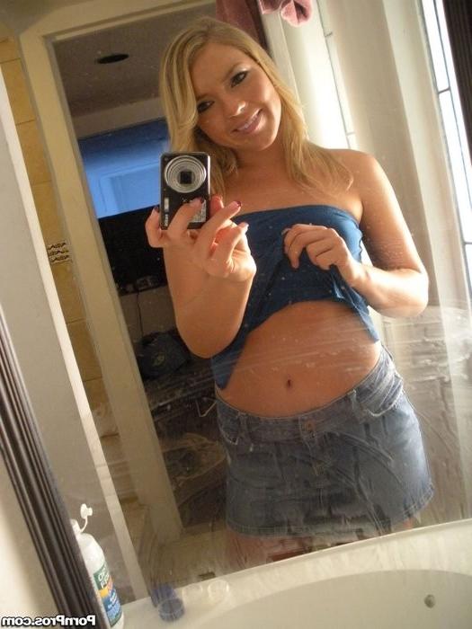 12P Blonde College Dorm Whore Blowjob 
