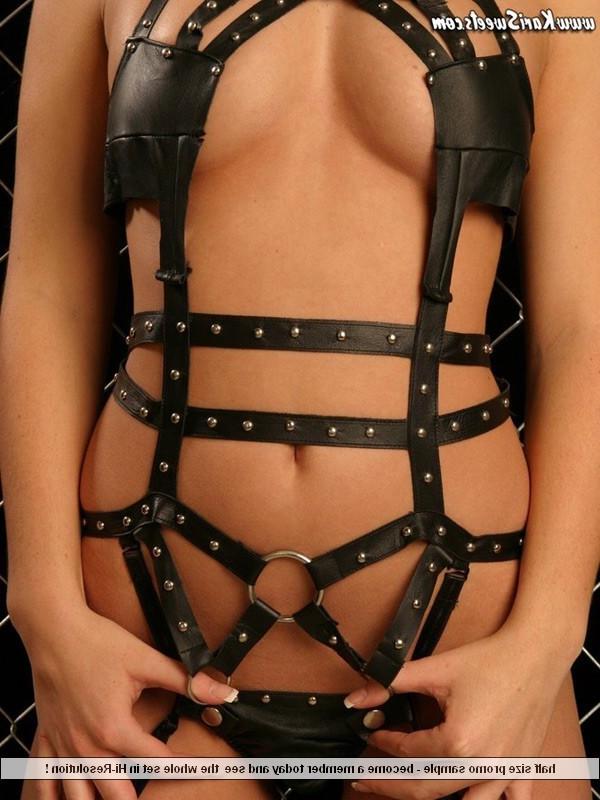 12P Kari Sweets is a leather dominatrix
