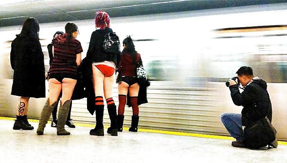25P Public Panties