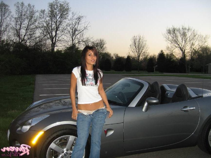 15P Raven Riley strips nude in a hot car