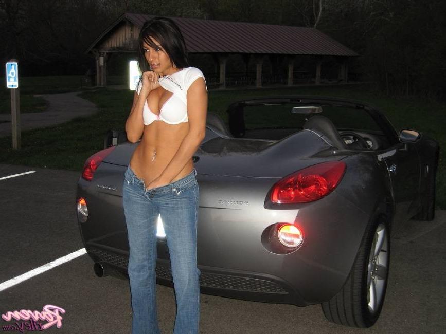 15P Raven Riley strips nude in a hot car