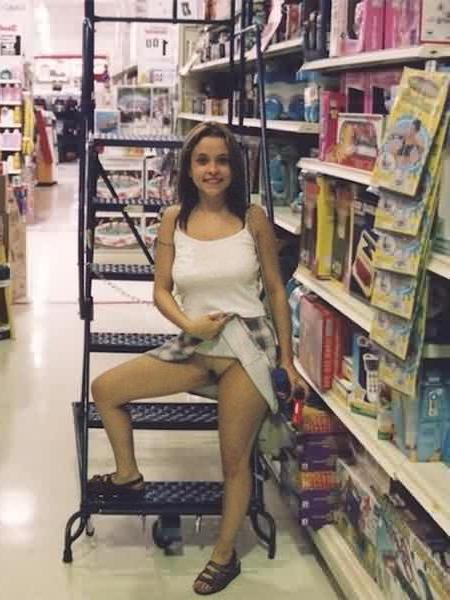 16P Shy Shopper Flashing Tits n Pussy at Big Box Store