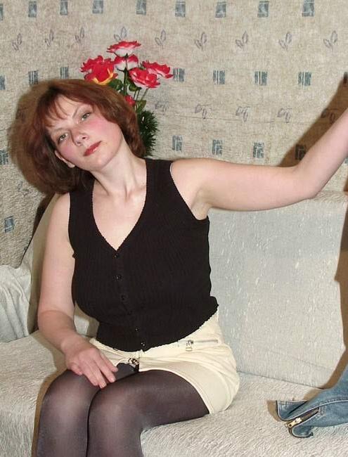 16P Busty redhead showing hooters
