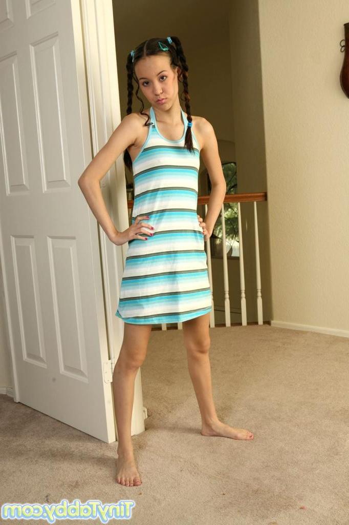 16P A skinny tight teen shows her perfect naked body