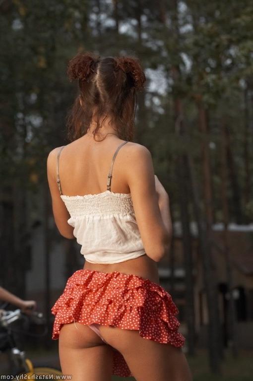 15P Attractive teen girlfriends showing their pinkholes