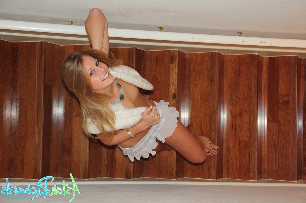 16P Teen shows her fur