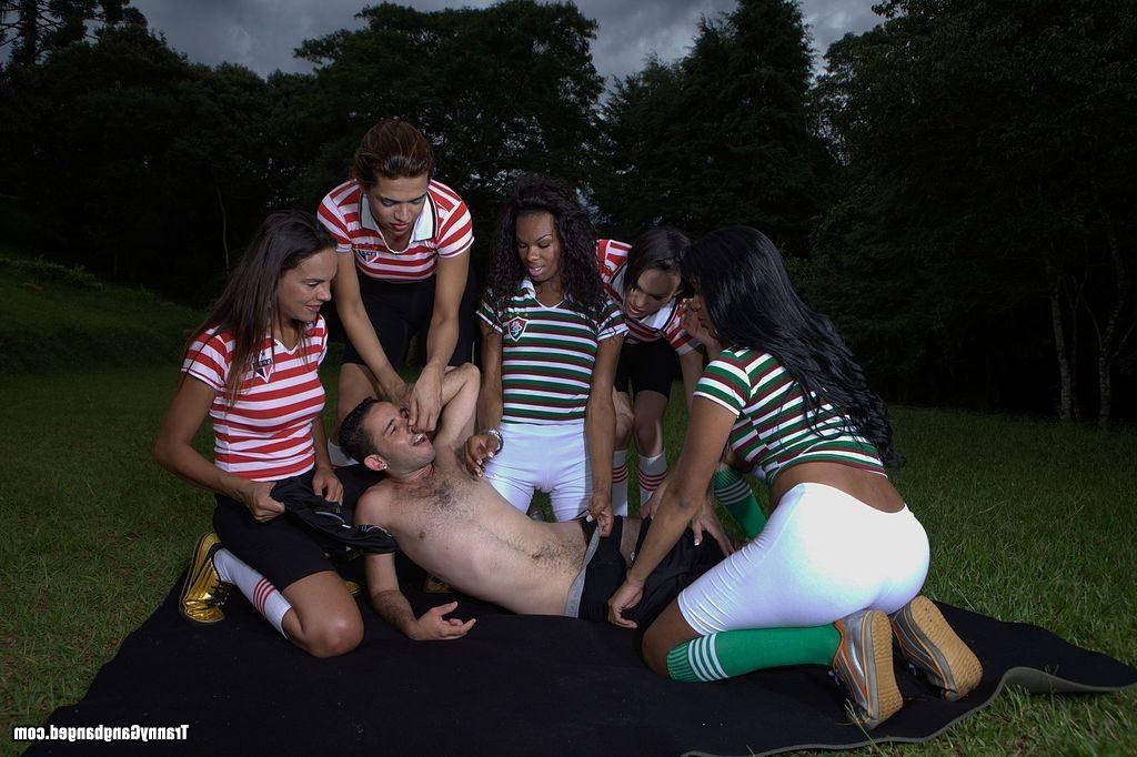 15P Horny shemales group fucking a lucky dude