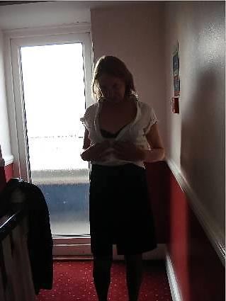 14P Sexy mature lady does hotel strip