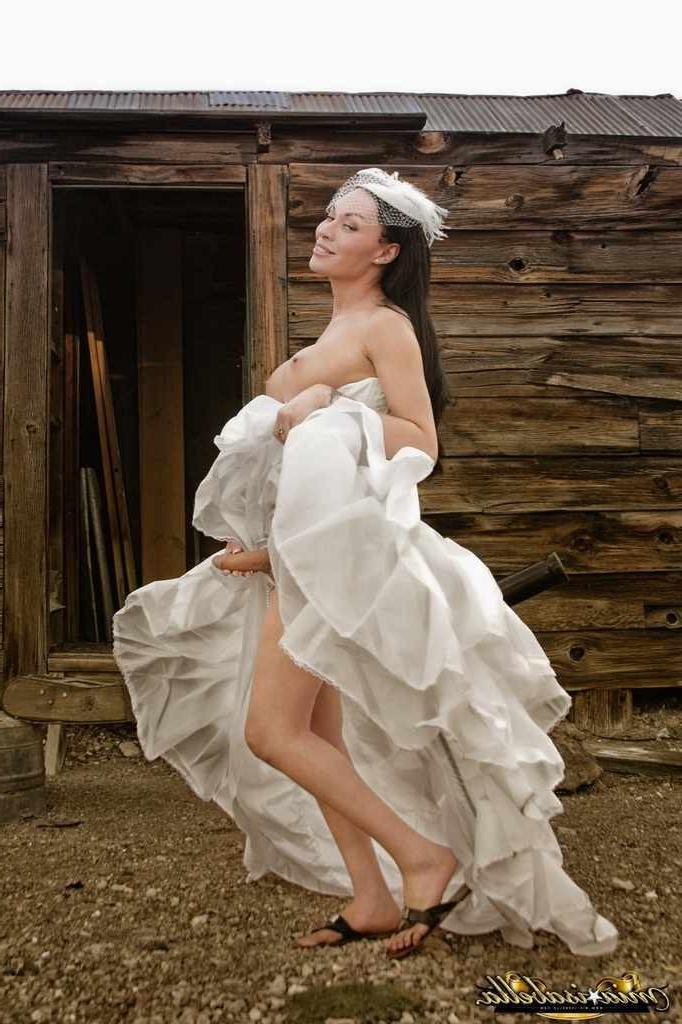 16P Sexy shemale posing