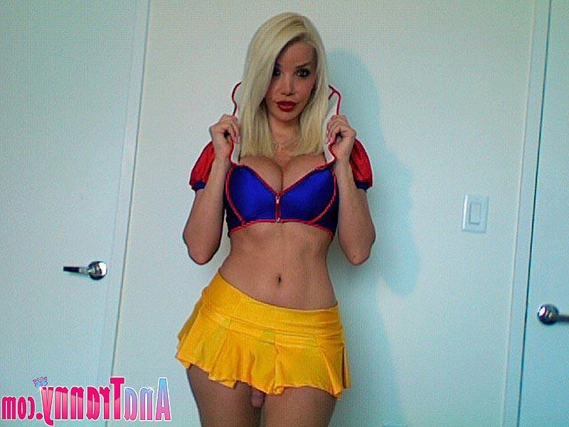12P Big Tits tranny Ana Mancini dressed as a sexy Snow White