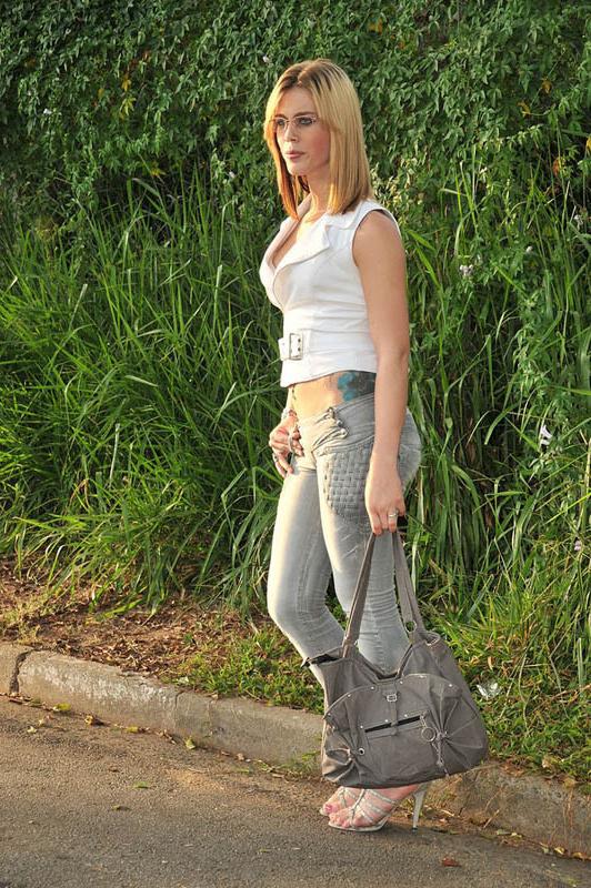 15P Tgirl Hooker In Glasses