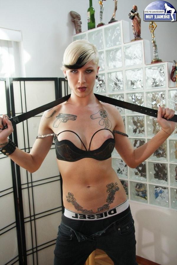 15P Well Hung Shemale Dominatrix Danni Shows Her Fuck Rod