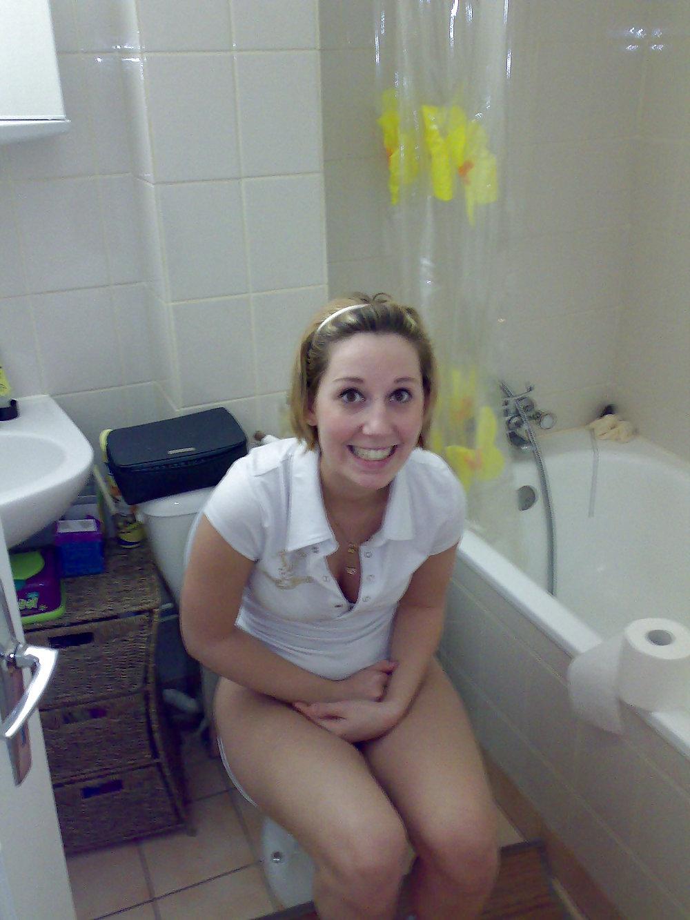 10P Naked and nude teens in toilets horny!