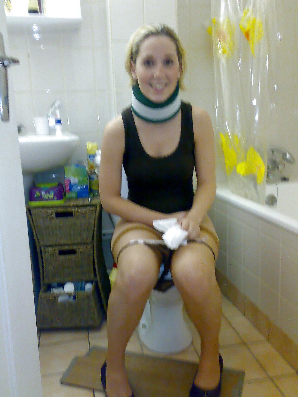 10P Naked and nude teens in toilets horny!