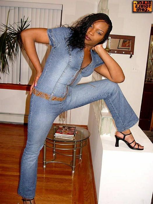 16P Sexy black tranny loves to show off her big hard dick