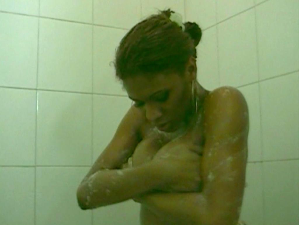 16P Dark shemale babe is having hard sex with a guy