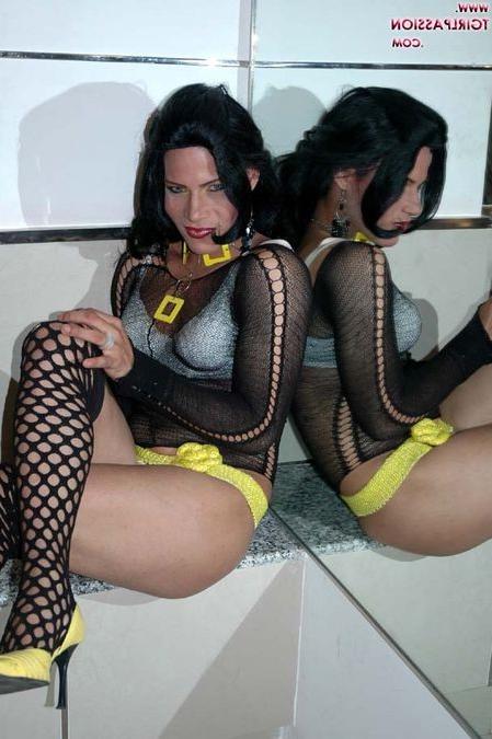16P Ebony Dominican transvestite Dilvania masturbating