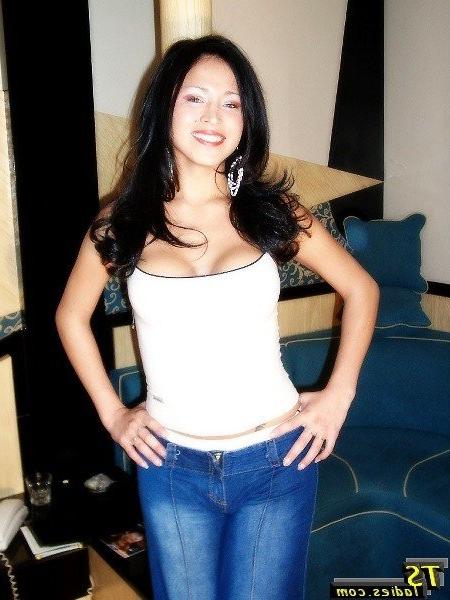 16P sexy shemale posing