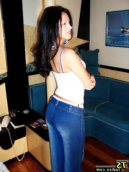 16P sexy shemale posing