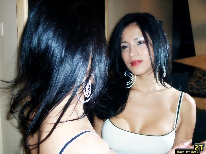 16P sexy shemale posing