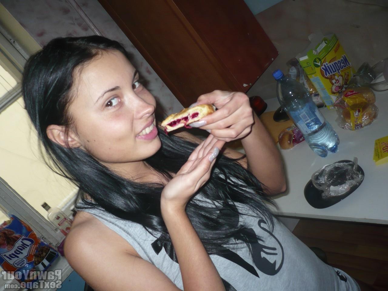 15P Cute 18 y.o. Sandra gets naked for her BF as he snaps hot naked home pics of her