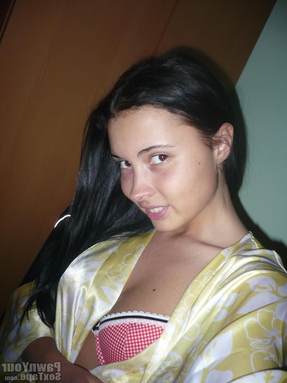 15P Cute 18 y.o. Sandra gets naked for her BF as he snaps hot naked home pics of her