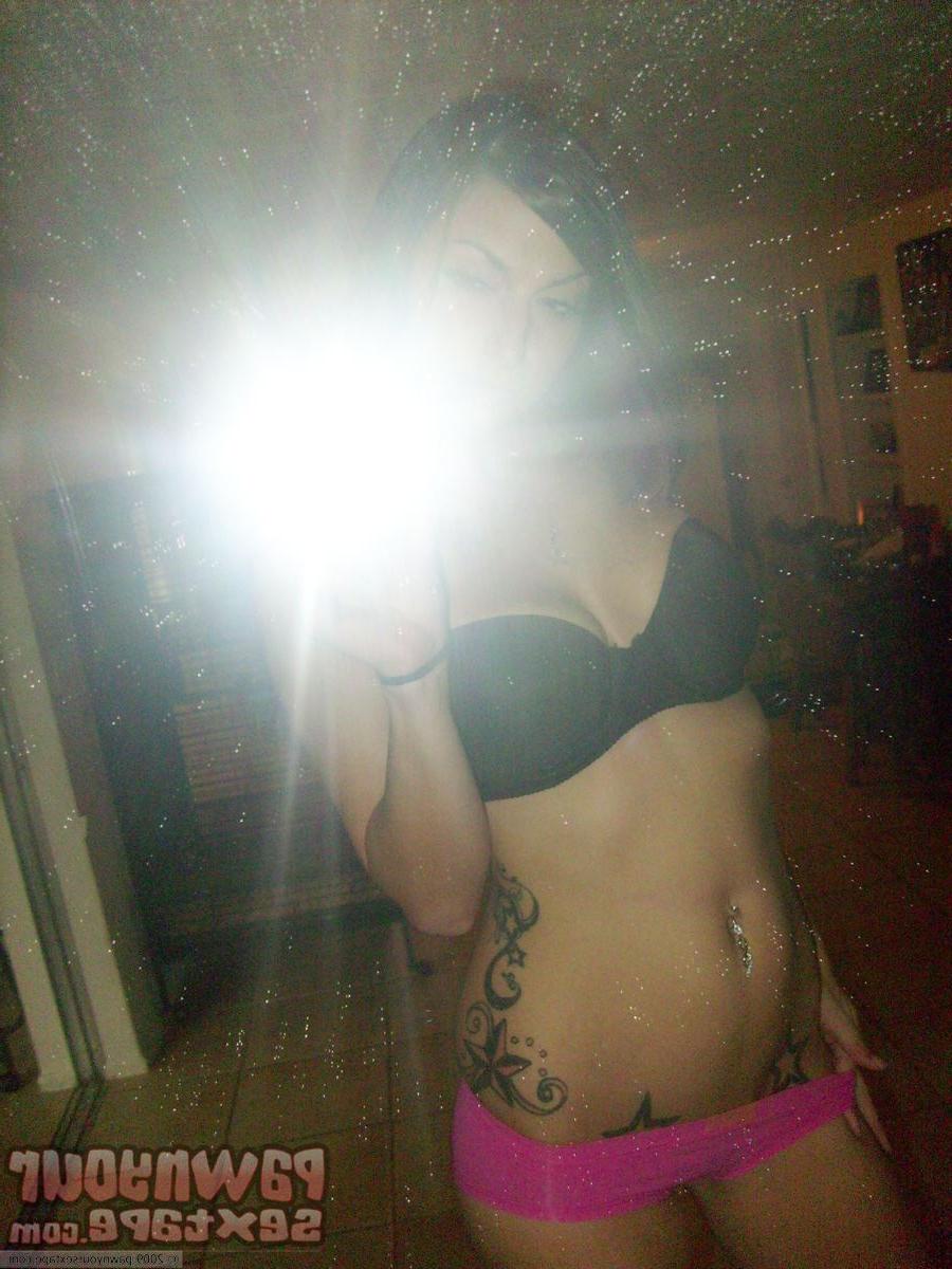 15P Hot hun Layla take some hot as fuck pics at home with her BF