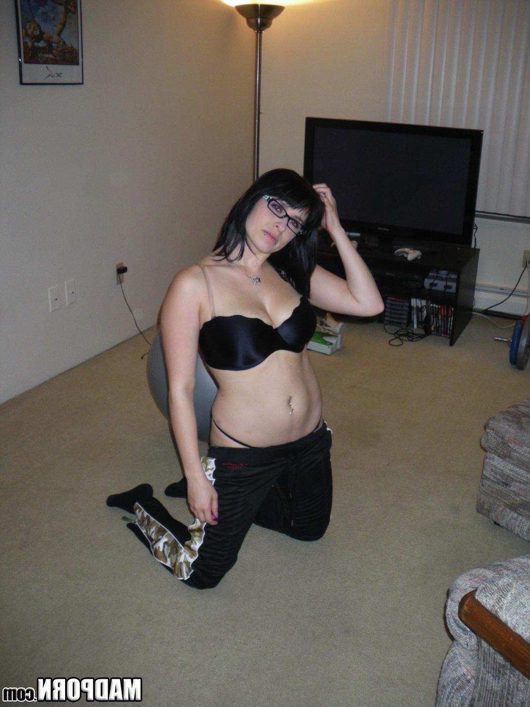 14P Shelly takes pics of herself getting fucked at home on the carpet.