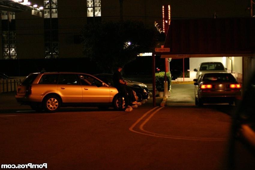 16P blonde chick kissing with her bf in the car park