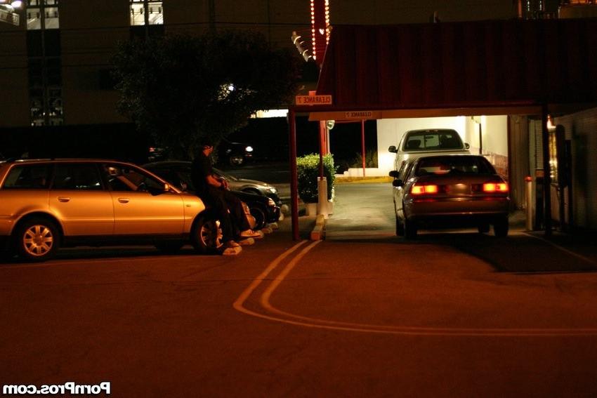 16P blonde chick kissing with her bf in the car park