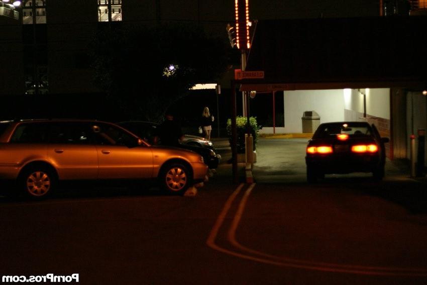 16P blonde chick kissing with her bf in the car park