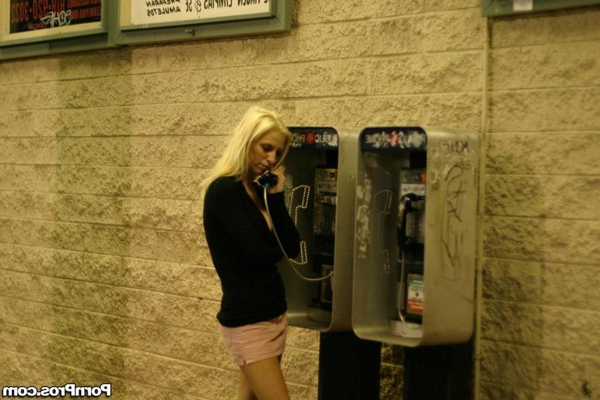 16P blonde chick kissing with her bf in the car park