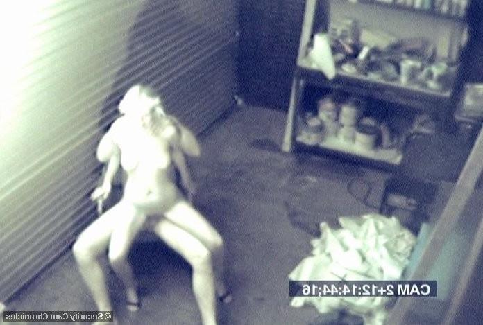 16P Unsuspecting couple caught in action by voyeur camera