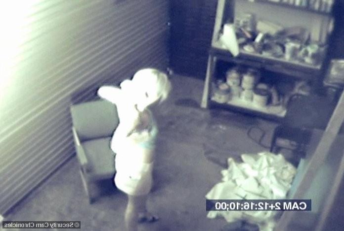 16P Unsuspecting couple caught in action by voyeur camera