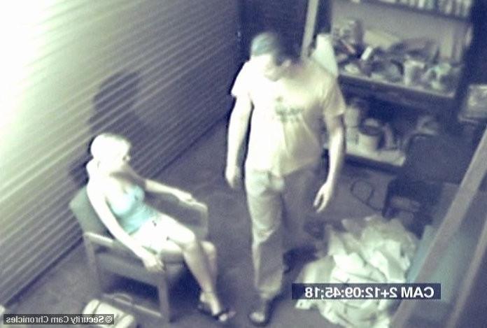 16P Unsuspecting couple caught in action by voyeur camera
