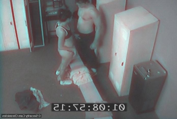 16P Hardcore sex caught by security cam hidden in locker room