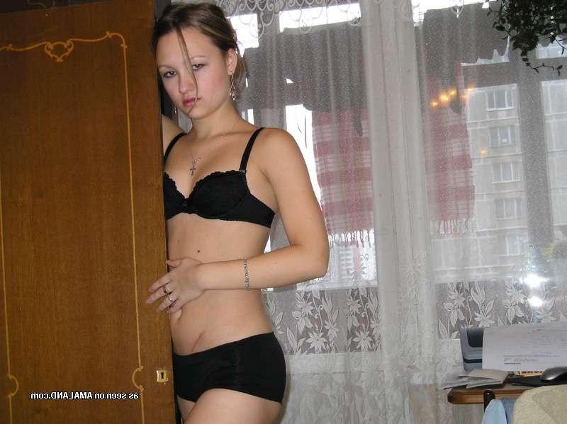 15P Amateur 18 year old girlfriends flaunting curves