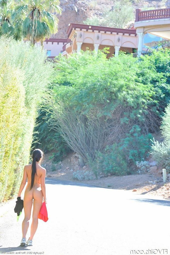 15P Super athletic girl jogging topless and then naked