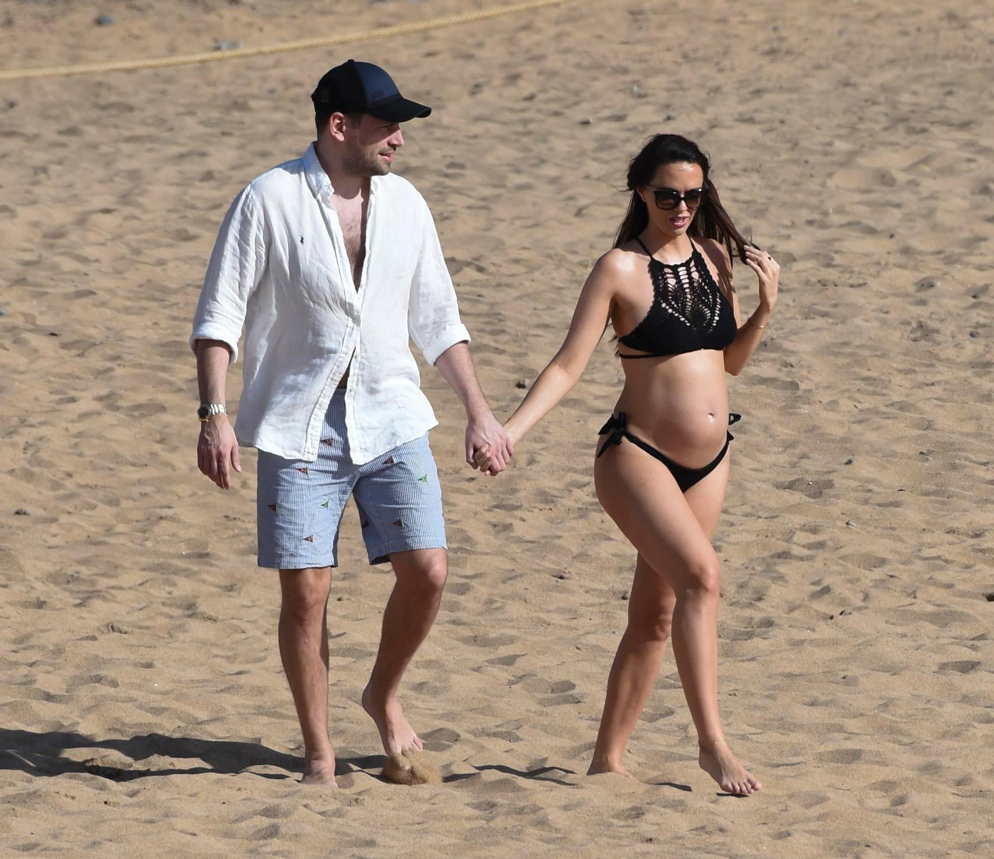 12P Jennifer Metcalfe Shows Off Her Preggo Belly