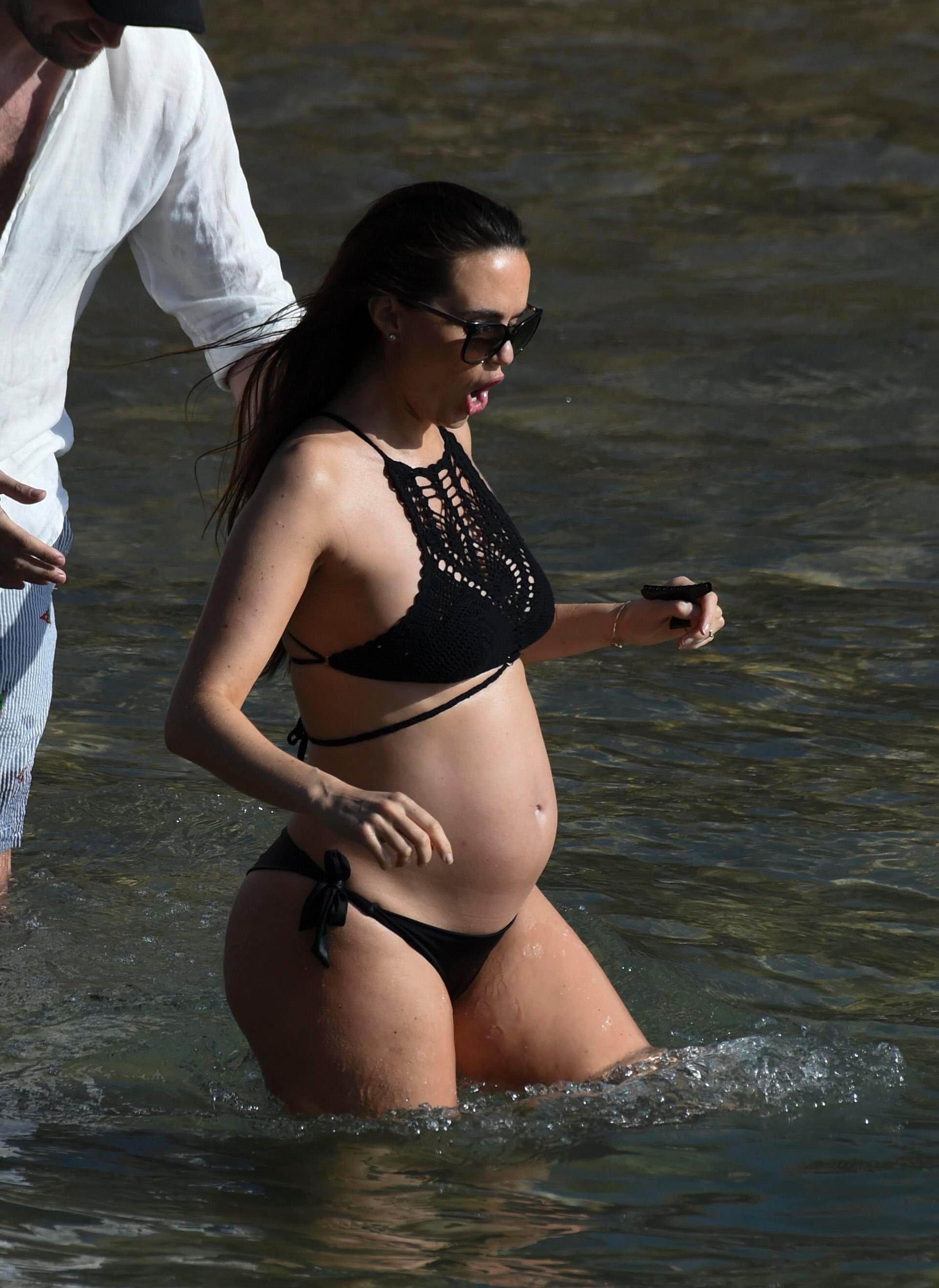 12P Jennifer Metcalfe Shows Off Her Preggo Belly