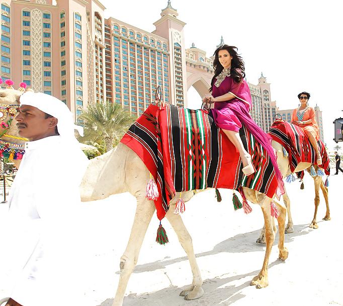 12P Kim Kardashian camel ride in Dubai