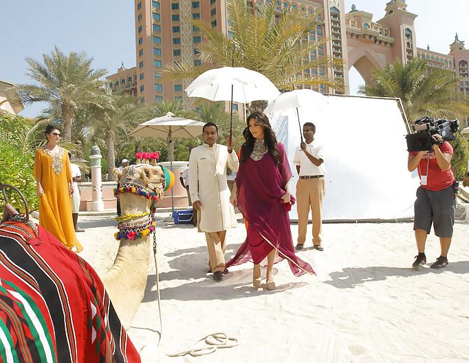 12P Kim Kardashian camel ride in Dubai