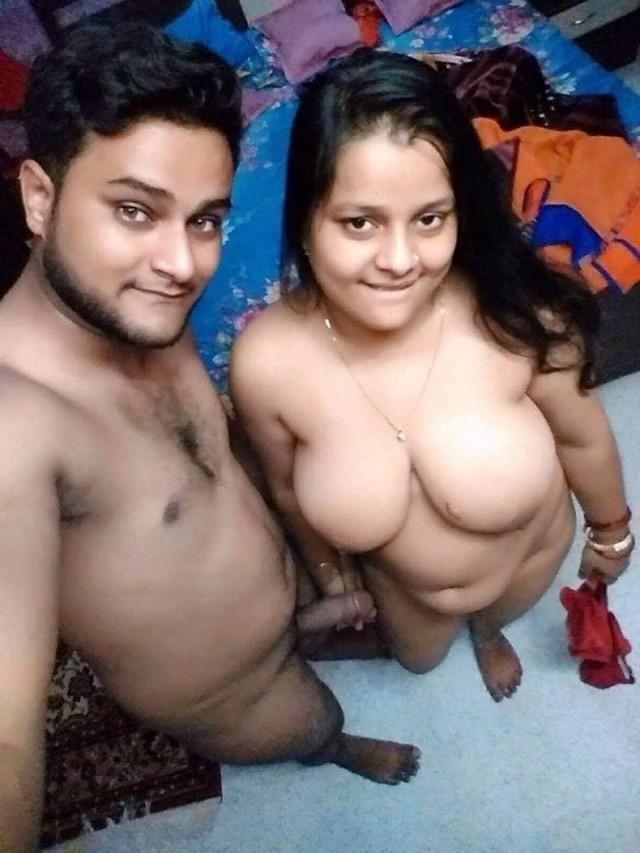 7P Sexy couple nude pic