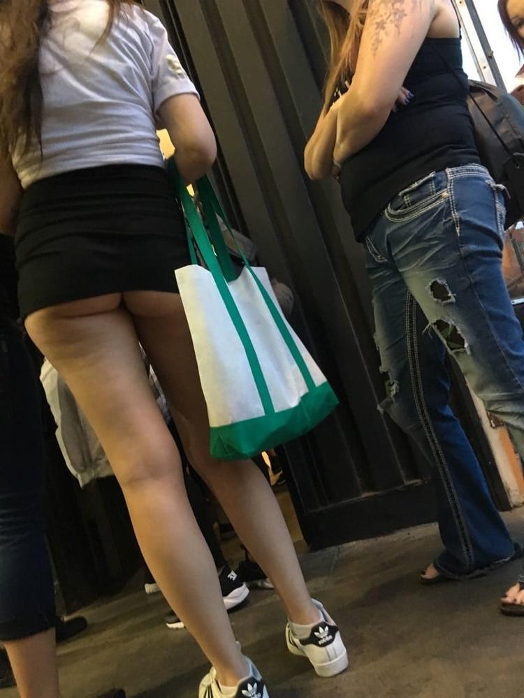 23P Streetlife (candid shorts &amp; upskirt)