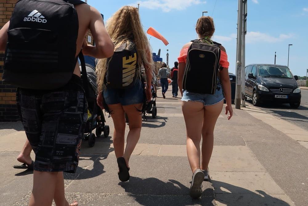 23P Streetlife (candid shorts &amp; upskirt)